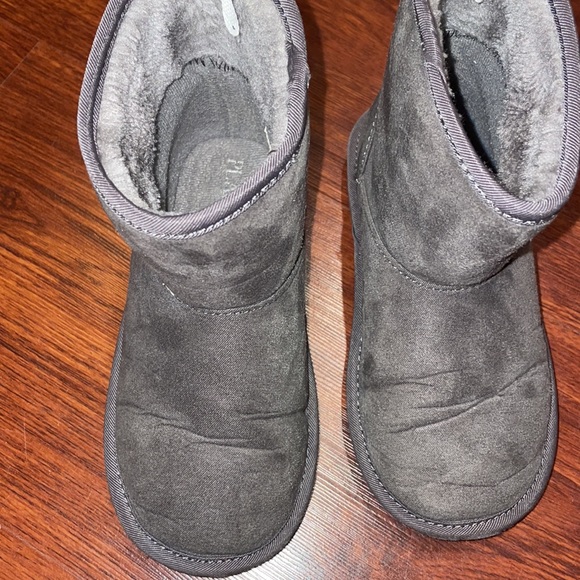 NWT The Children's Place Girls Shakey Heart Faux Suede Boots Grey Size 10 - Picture 5 of 5